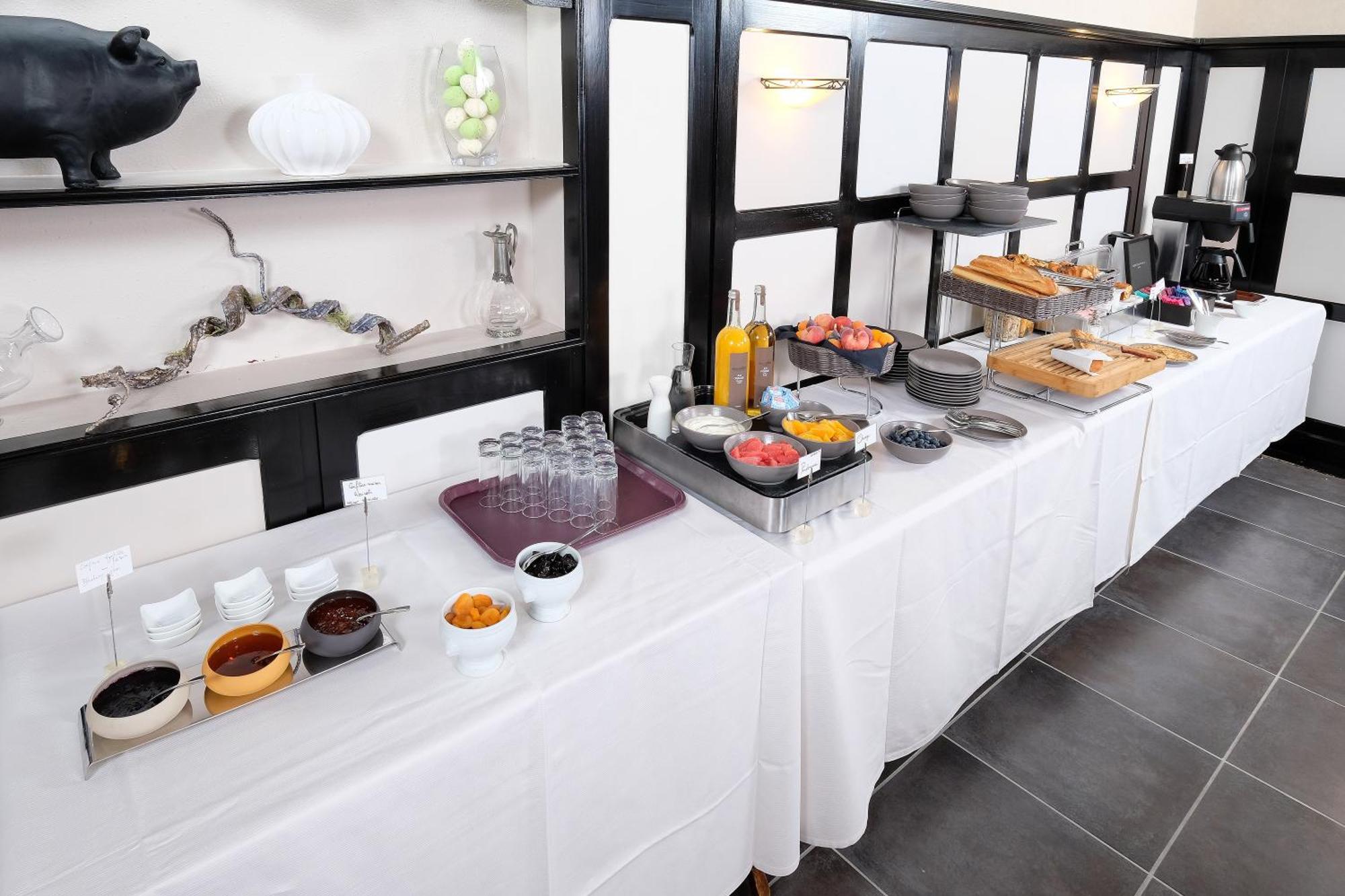 Logis Hotel Restaurant Nougier Saint-Étienne-de-Fursac Eksteriør billede