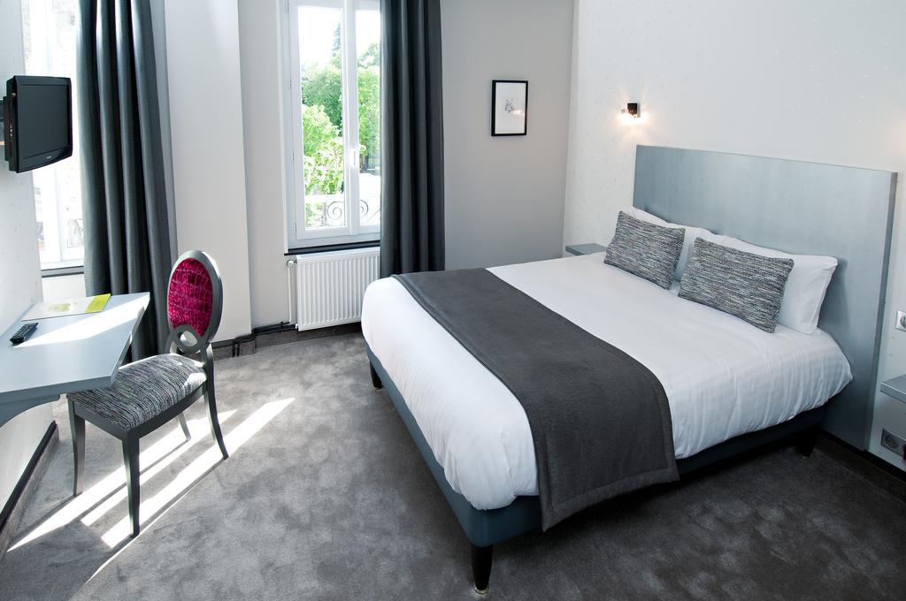 Logis Hotel Restaurant Nougier Saint-Étienne-de-Fursac Værelse billede